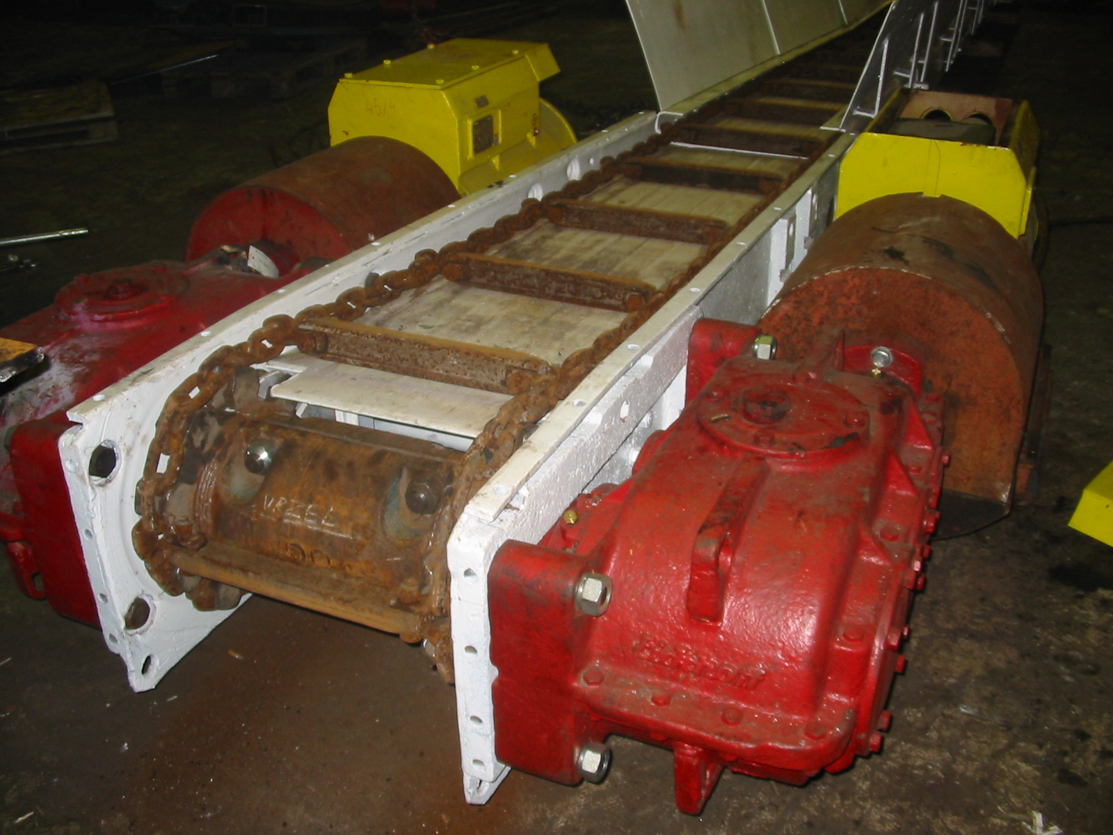 Pogonska postaja verižnega transportetja DVT-620.JPG